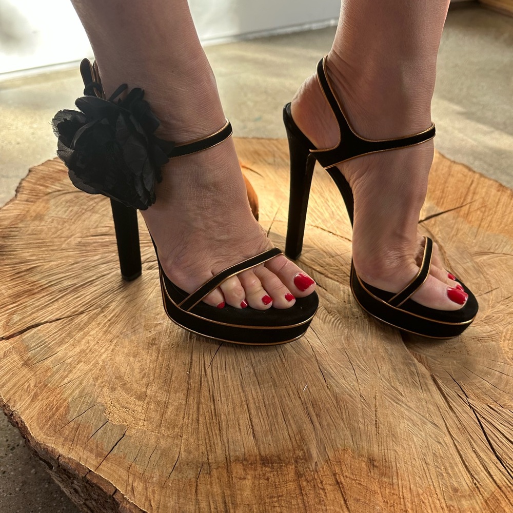Gucci black suede with one flower